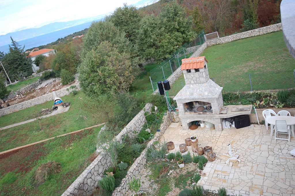 Apartments Nency By El-Pi Tours Malinska Bagian luar foto