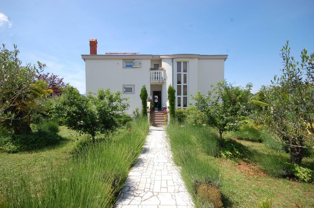 Apartments Nency By El-Pi Tours Malinska Bagian luar foto