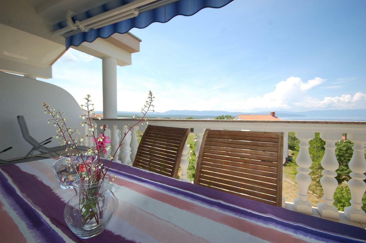Apartments Nency By El-Pi Tours Malinska Bagian luar foto