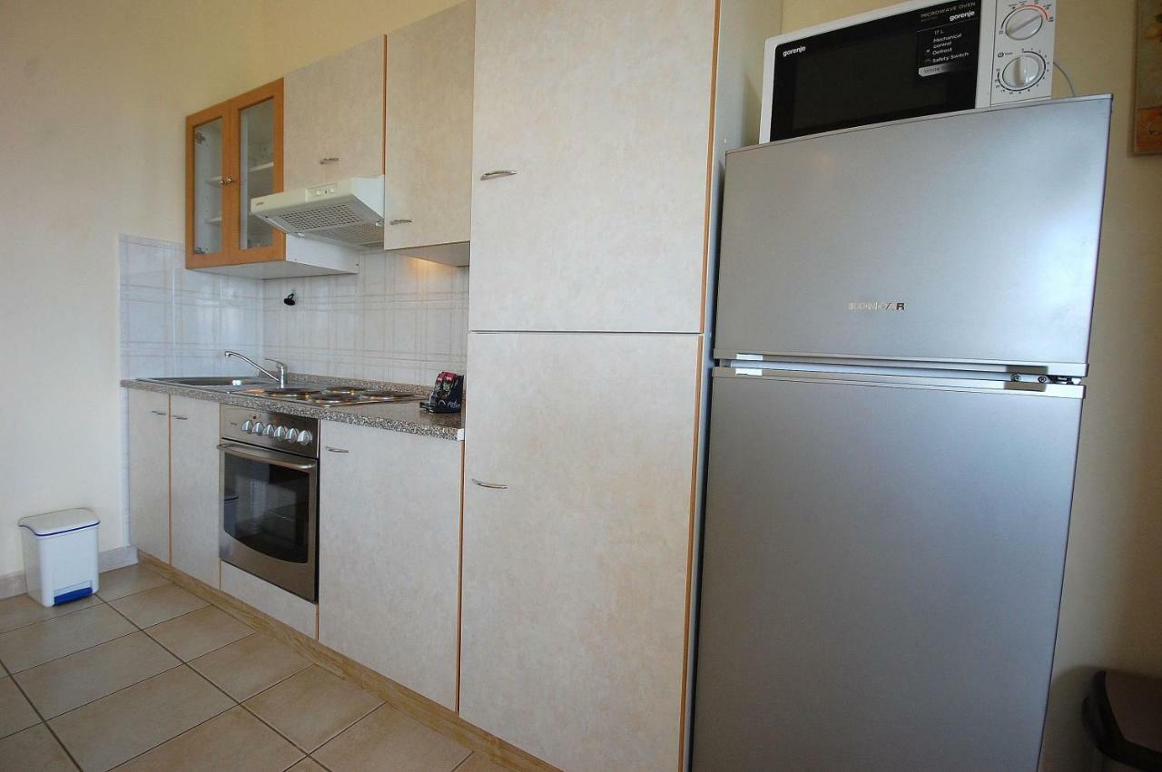 Apartments Nency By El-Pi Tours Malinska Bagian luar foto