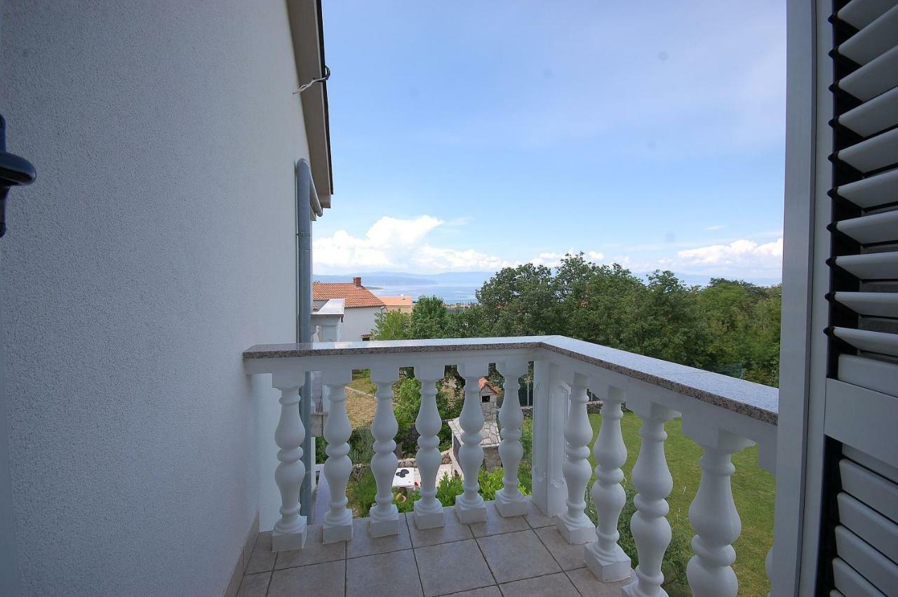 Apartments Nency By El-Pi Tours Malinska Bagian luar foto