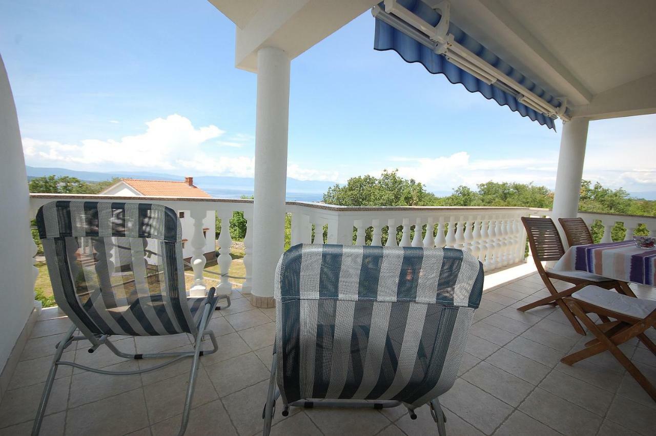 Apartments Nency By El-Pi Tours Malinska Bagian luar foto