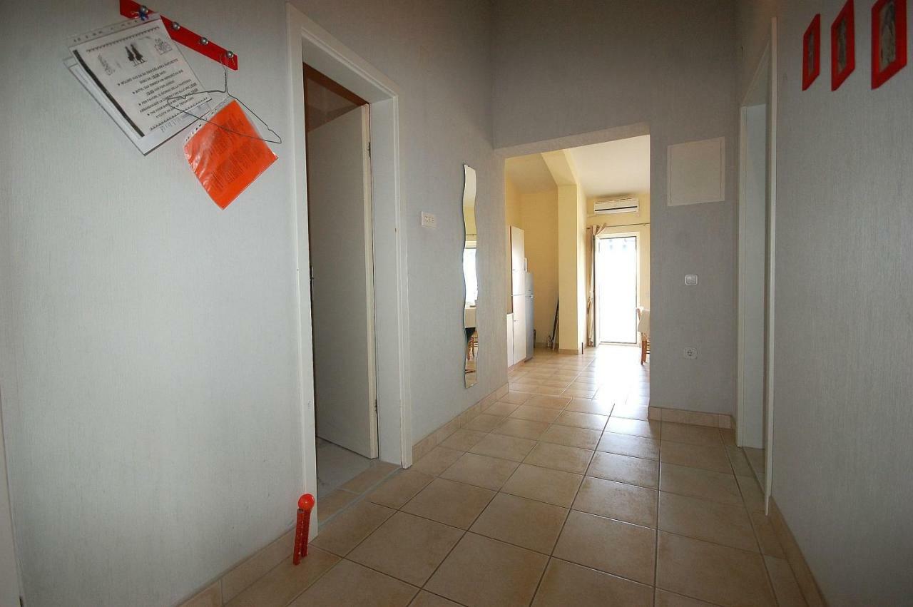 Apartments Nency By El-Pi Tours Malinska Bagian luar foto