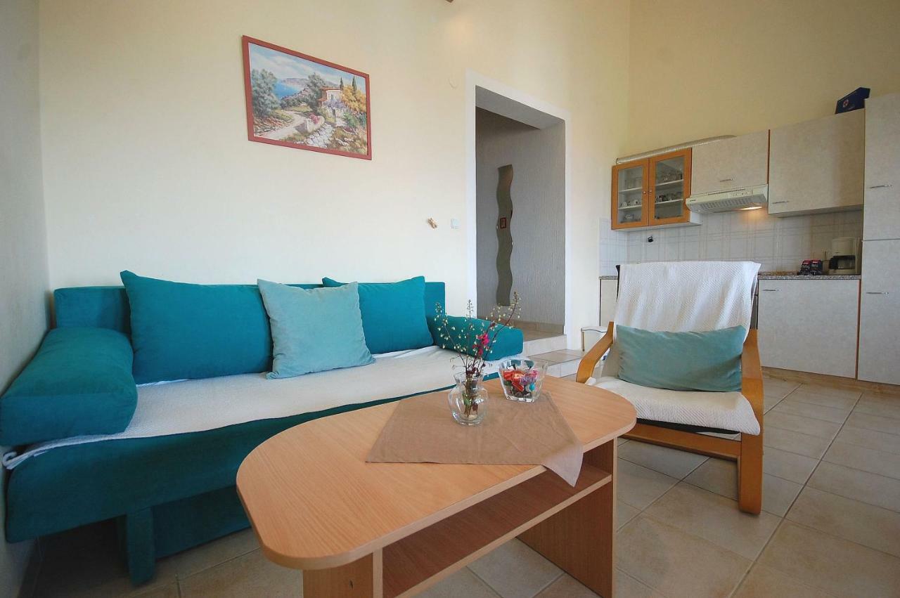 Apartments Nency By El-Pi Tours Malinska Bagian luar foto