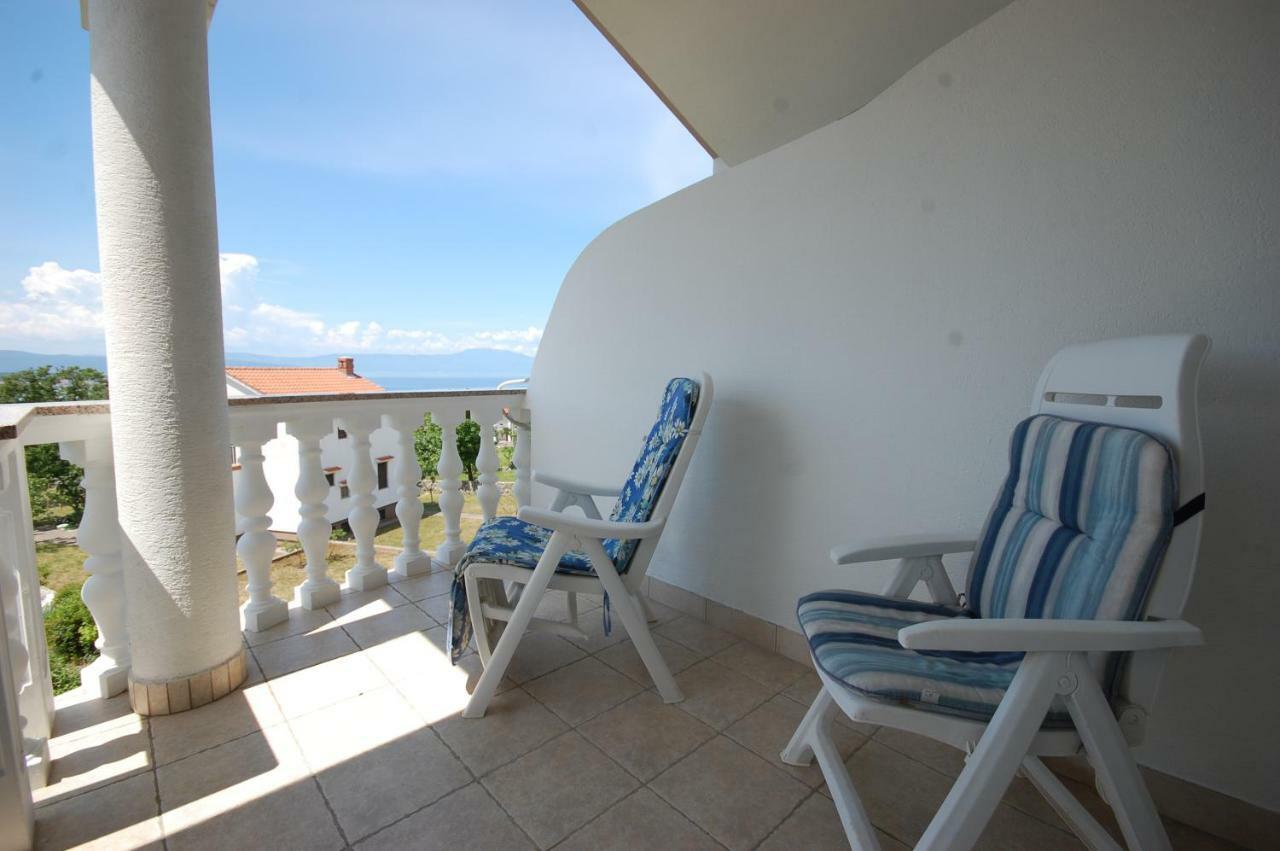 Apartments Nency By El-Pi Tours Malinska Bagian luar foto