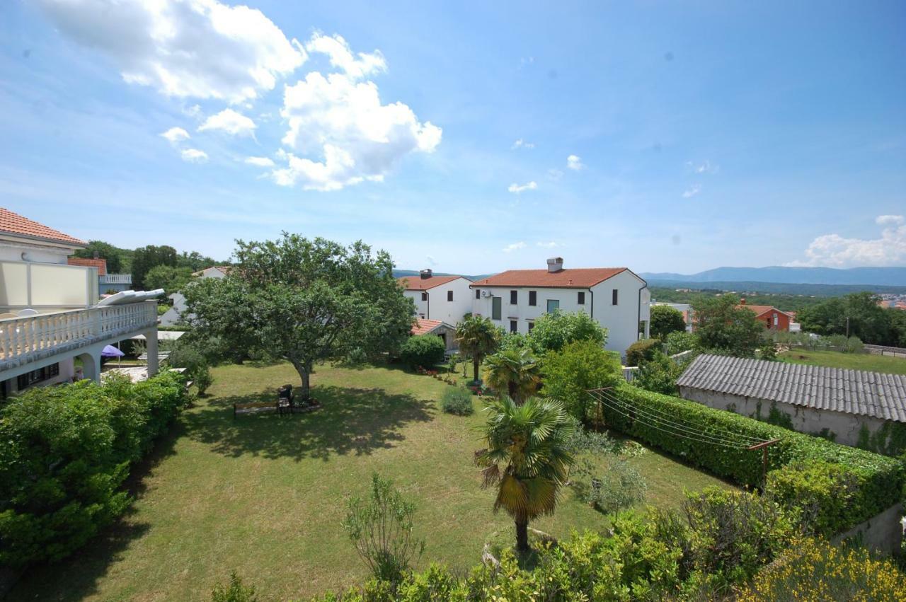 Apartments Nency By El-Pi Tours Malinska Bagian luar foto