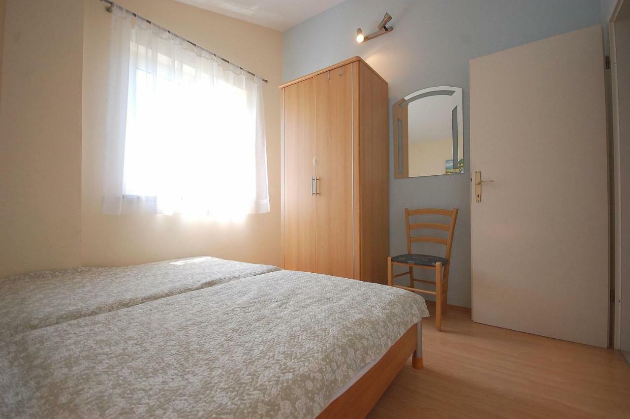 Apartments Nency By El-Pi Tours Malinska Bagian luar foto