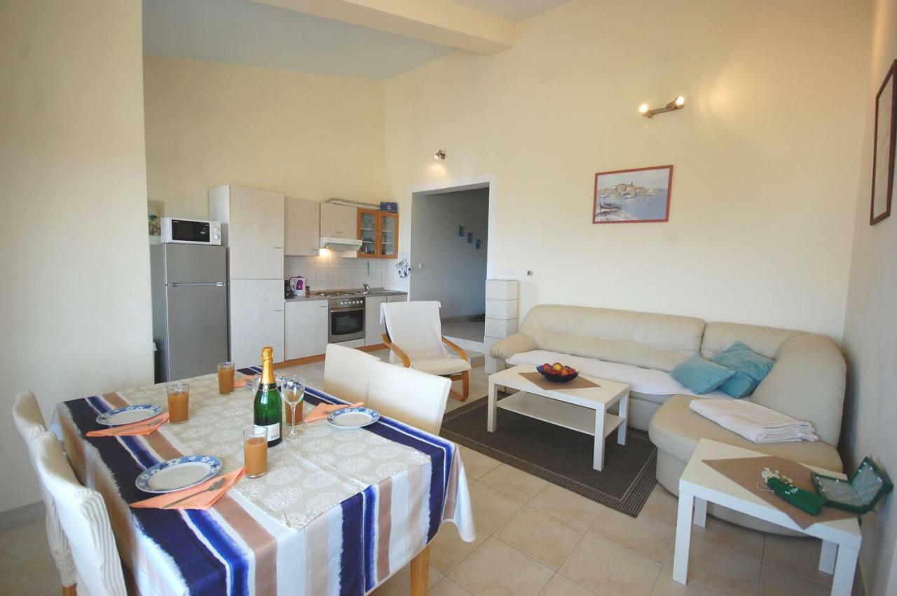 Apartments Nency By El-Pi Tours Malinska Bagian luar foto