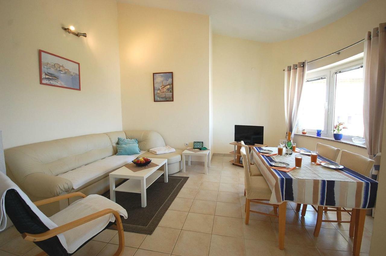 Apartments Nency By El-Pi Tours Malinska Bagian luar foto