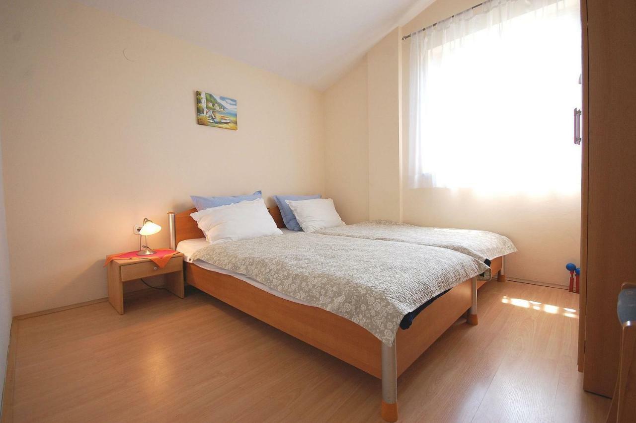 Apartments Nency By El-Pi Tours Malinska Bagian luar foto